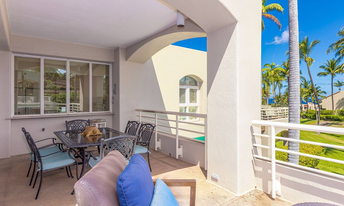 Wailea Condo | New! Palms 702 - Romantic Retreat - Split AC in Bedroom - Open-Air Living Area