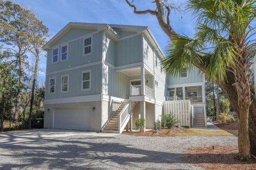 North Forest Beach House | New Private Luxury Home 7 BR 6 BA 2 HB pool-WATERFALL / spa 4 min walk to beach.