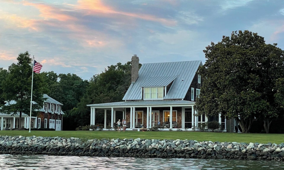 Kilmarnock Cottage | NEW RENTAL: STUNNING WATERFRONT HOUSE ON 11 ACRE PENINSULA