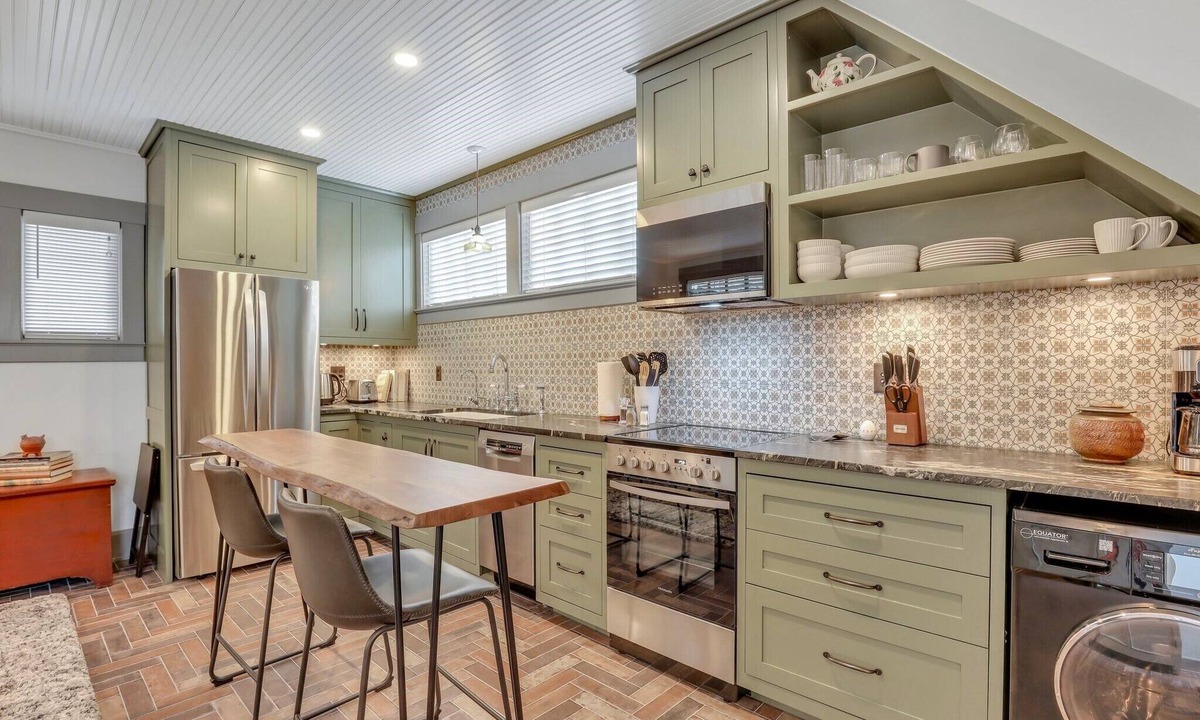 Thomas Square Cottage | Newly refurbished two story carriage house in vibrant Thomas Square District