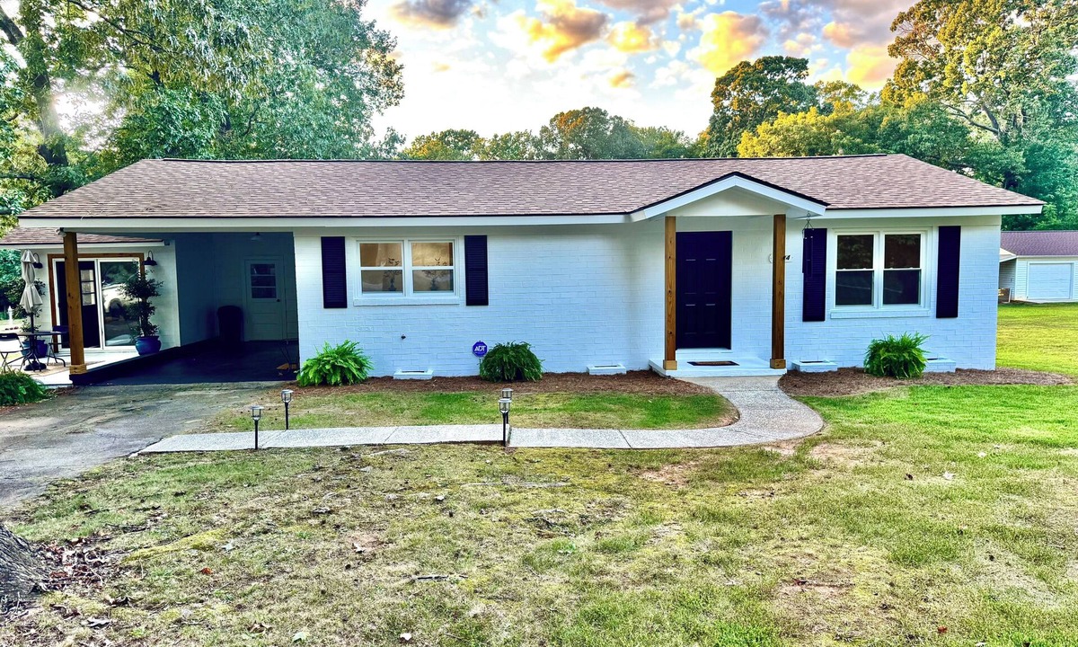 South Salisbury House | Newly remodeled 3 bedroom house in Salisbury, quiet family friendly neighborhood