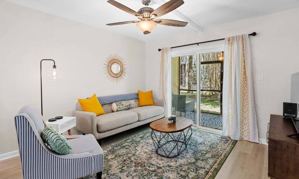 Savannah Condo | Newly Renovated 2bd/2ba Condo *Pool* 30+ Day Stays