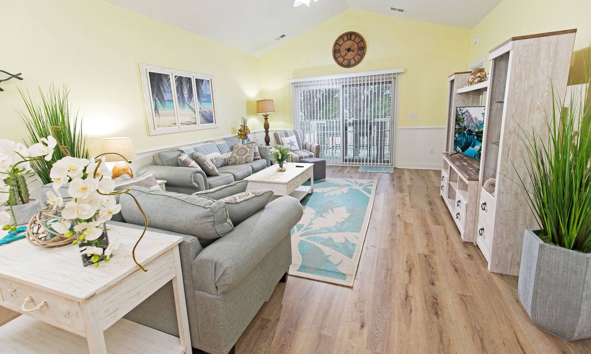 Central Myrtle Beach Condo | Newly Renovated Top Floor Condo with Pool, Golf Course View-1 mile to the beach!
