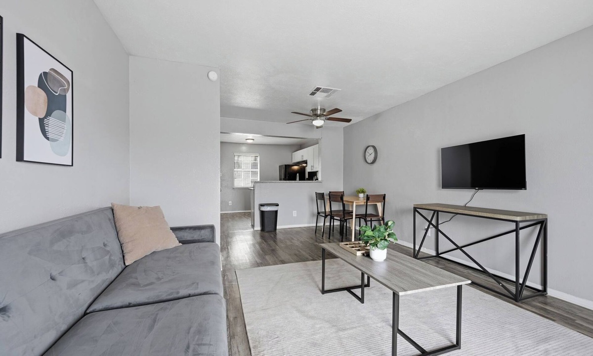 South Arlington Apartment | Nice and cozy 2BR townhome with full kitchen