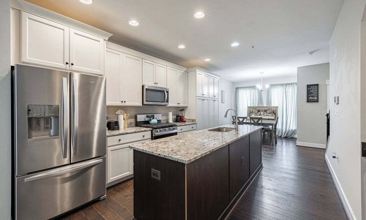Northeast House | NICE Gorgeous Townhouse 4BR with Private Garage