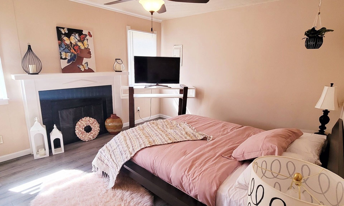 Charlotte House | Nice Quaint Getaway in Charlotte