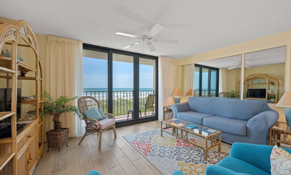 Windy Hill Condo | Nicely decorated Oceanfront Condo + Free Attraction Tickets!