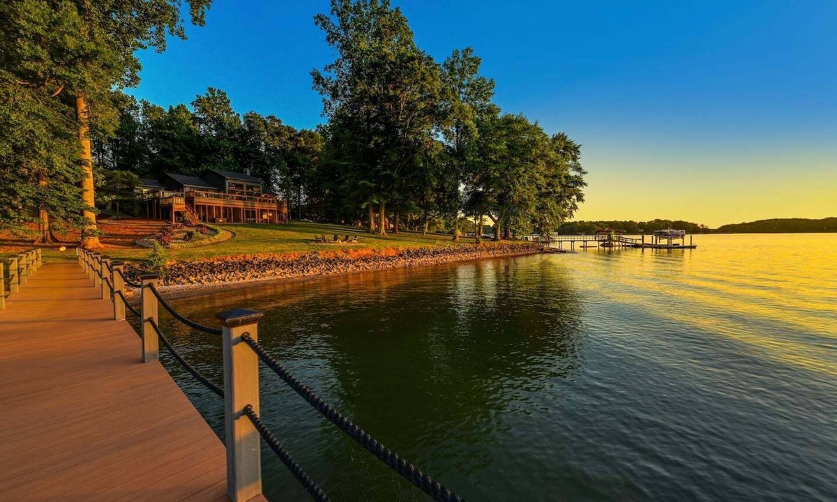 Mooresville House | Normandy Approach w/Optional Boat Rental