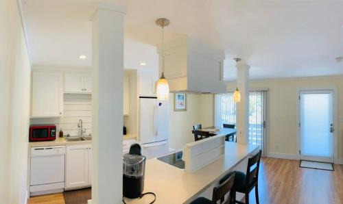 Crescent Beach Apartment | North Myrtle Beach D beautiful triplex unit