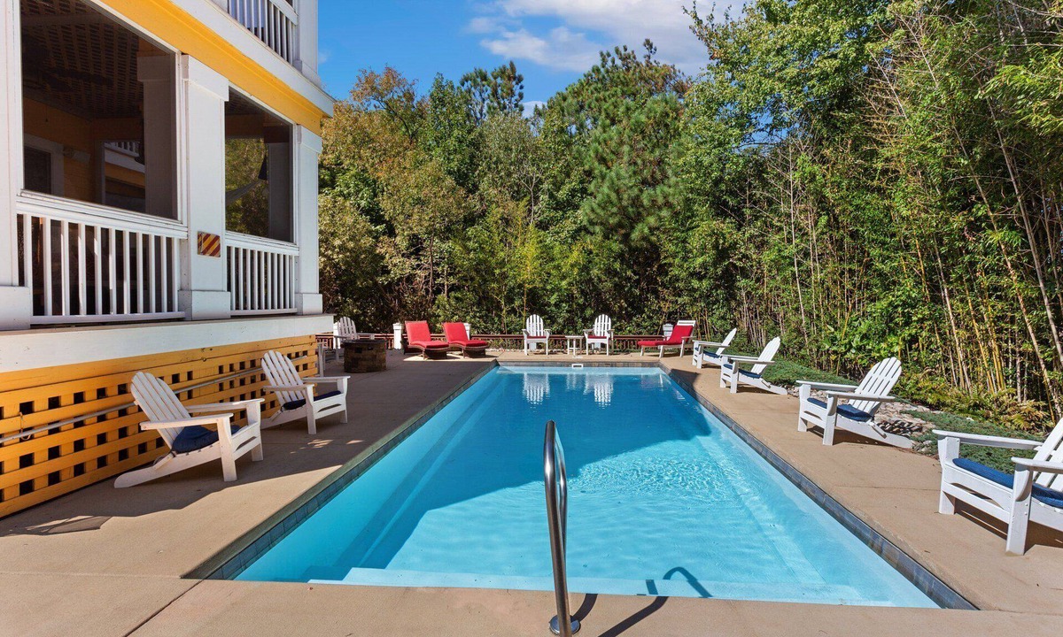Corolla House | O'Brien's Cove: Pool, Hot Tub, Golf Resort OBX