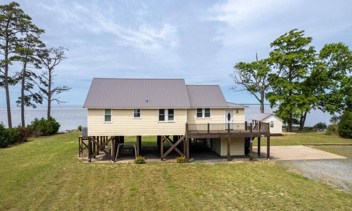Colington House | OBX Soundfront Hideaway 3BR Waterfront Home in Jarvisburg