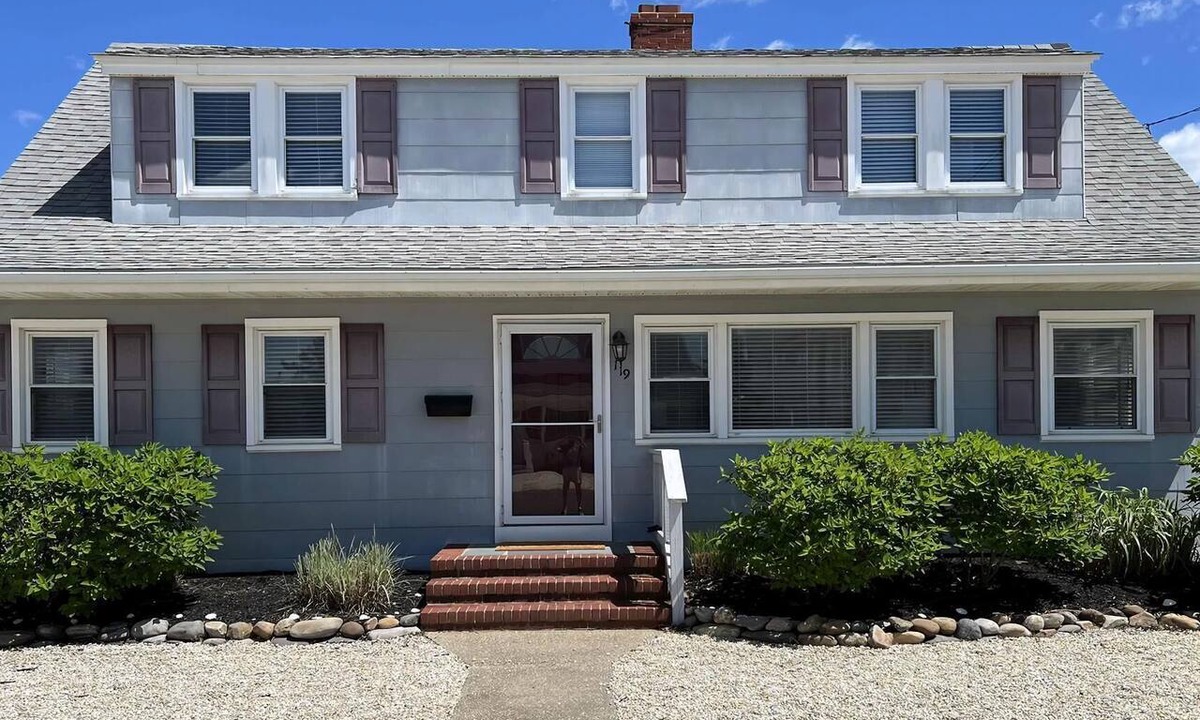 The Dunes House | OCEAN BLOCK single family home. Close to the Beach!