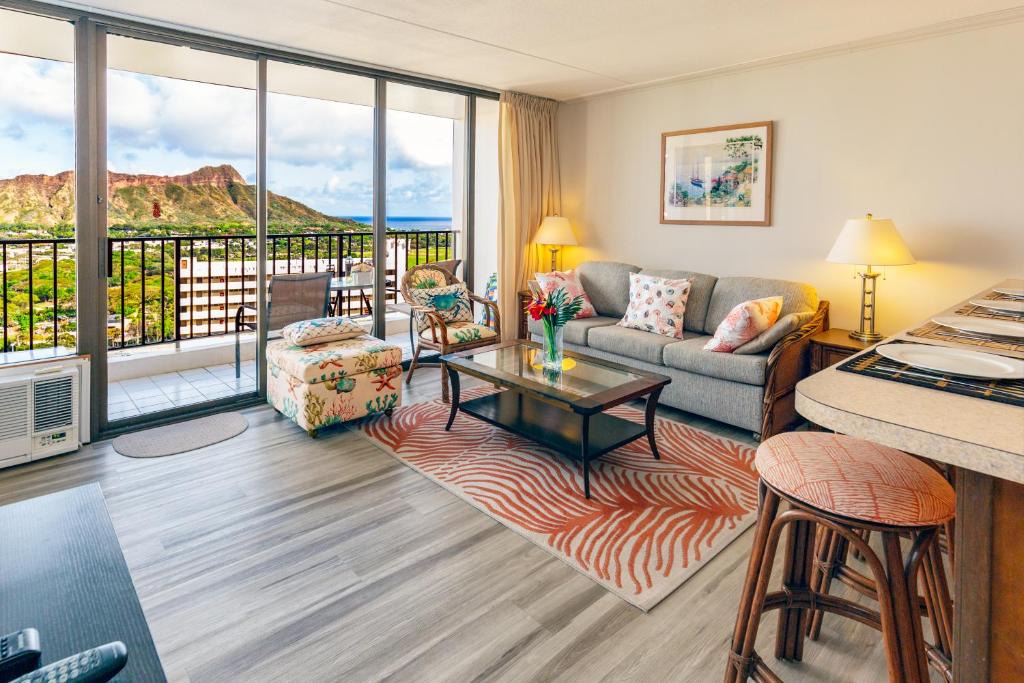 Waikiki Apartment | Ocean View Escape, Steps to Beach & Free Parking!
