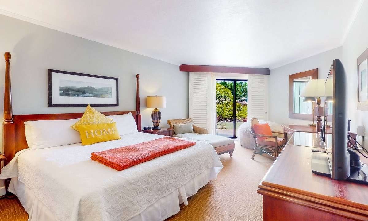 Hanamaulu Condo | Ocean-view ground-floor condo with amazing resort pools, gym, spas & restaurants