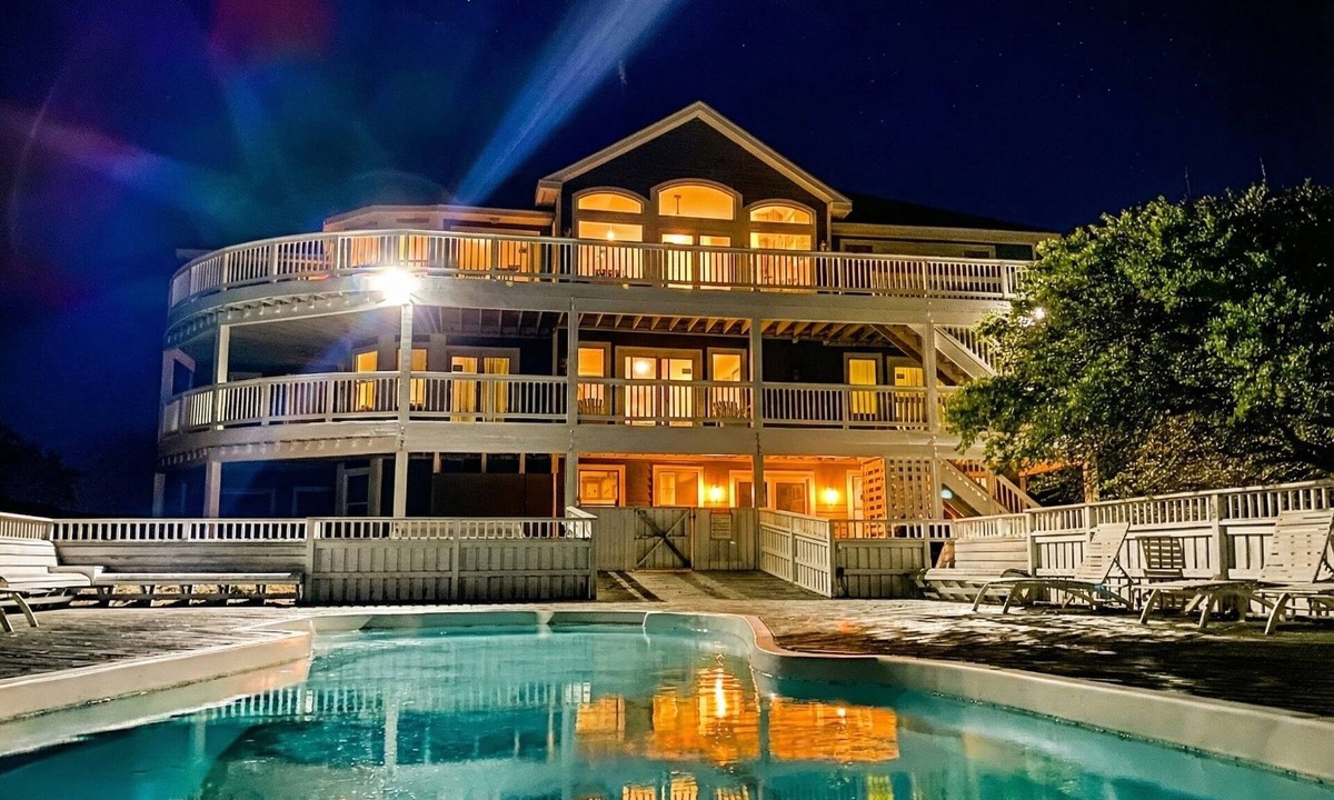 Corolla House | Oceanfront 14BR Estate | Pool, Elevator, Starlink, Pet-Friendly | Sleeps 30