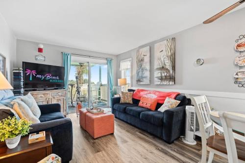 Windy Hill Apartment | Oceanfront 2 BR Villa-Pool-Corner Balcony-King Bd