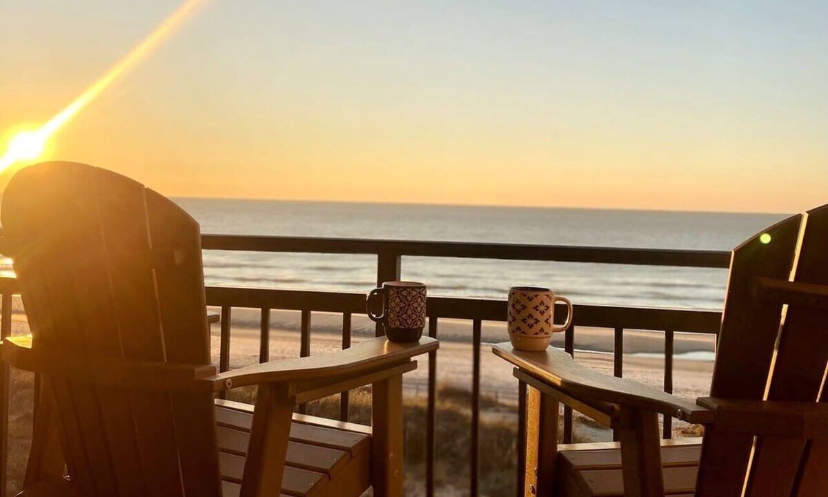 Crescent Beach Condo | Oceanfront 3Br/2Ba Condo/Dog-Friendly/Pool
