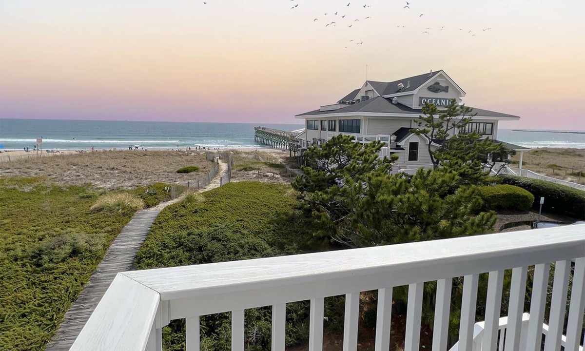 South End House | Oceanfront 4br/4ba townhome w/ocean views and direct beach access