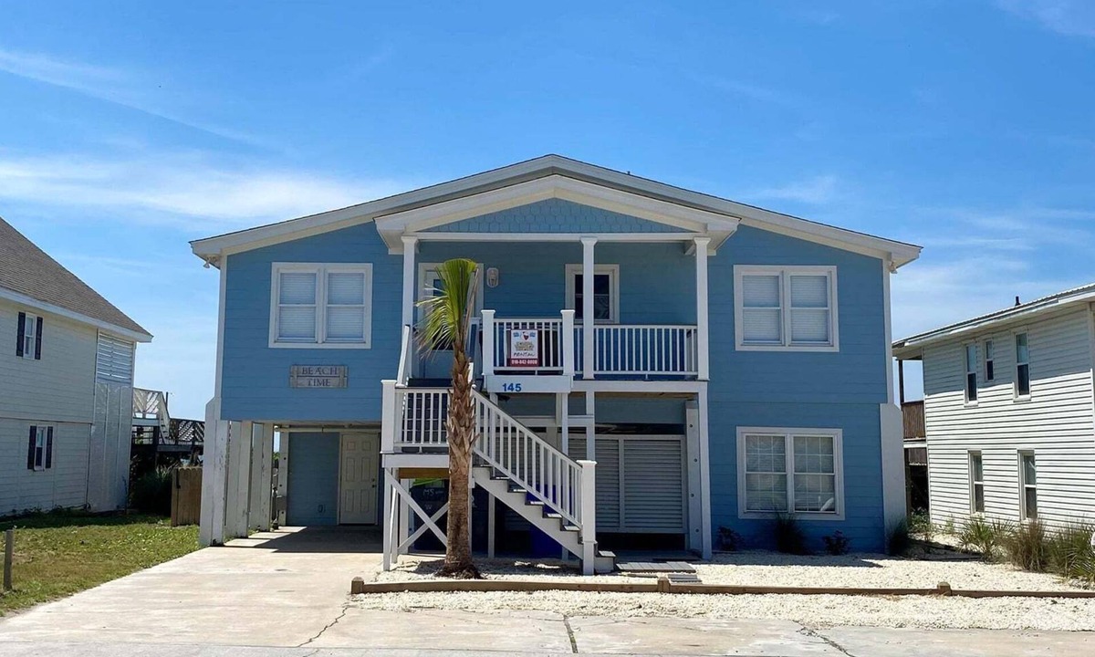 Holden Beach House | Oceanfront 5BR beach house with pool in Holden Beach, perfect for 12 guests.