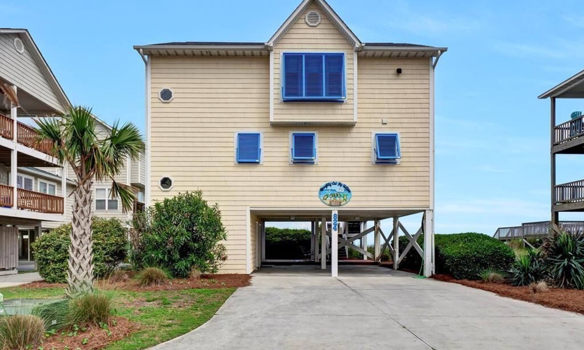 Surf City Cottage | Oceanfront Bliss - Spacious Beach Cottage for up to 11 Guests