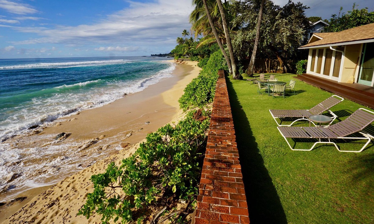 Haleiwa House | Oceanfront Home on White Sand Beach (legal licensed short stay)