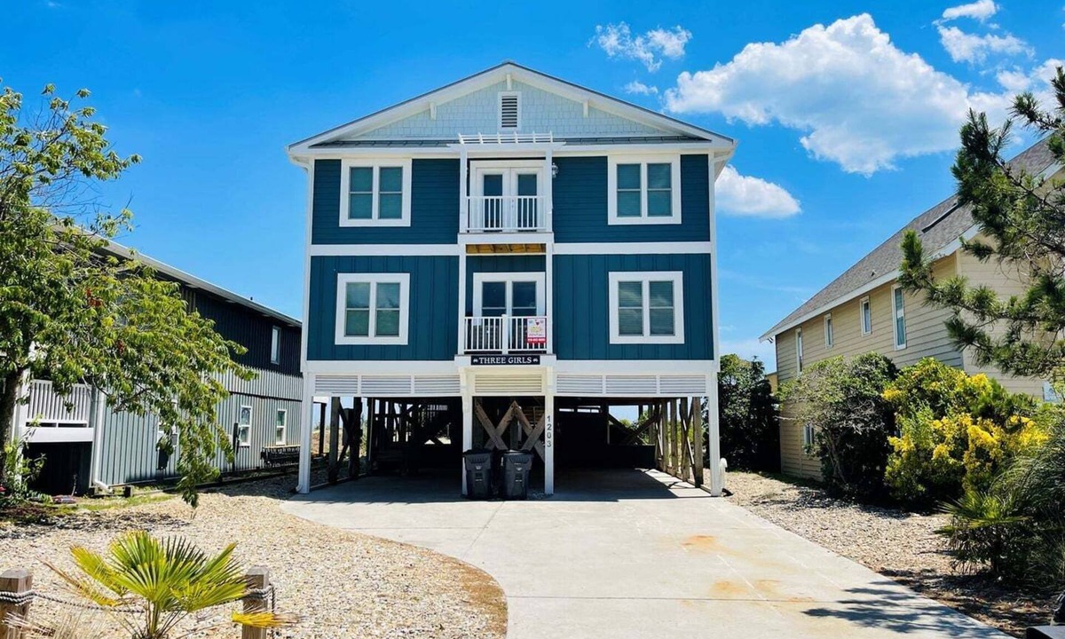 Holden Beach House | Oceanfront oasis in Holden Beach! Spacious 6BR, 6BA, sleeps 14.