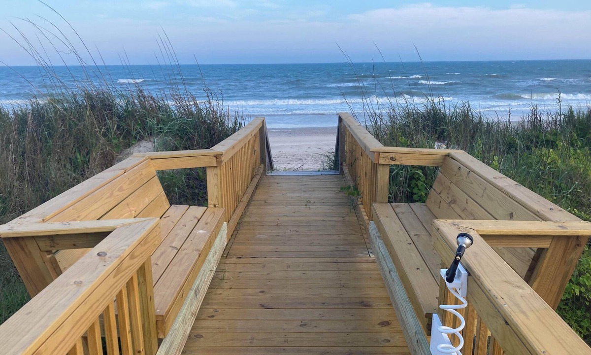 Sneads Ferry House | Oceanfront 3-Bedroom Townhome with Private Beach Access
