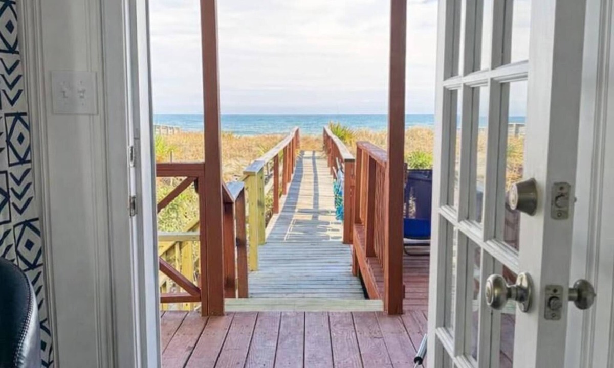 Carolina Beach Cottage | Oceanfront Vintage‑Modern Cottage Beachfront Fireplace Steps to Boardwalk