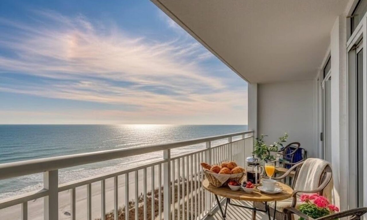 Myrtle Beach Condo | Oceanfront | Walk to Boardwalk | Indoor/Outdoor Pool | Lazy River | Hot Tub | Walk to Convention Ctr