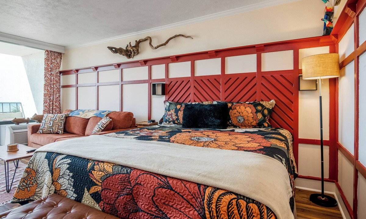 Myrtle Beach Resort | Oceans 211 is a colorful newly renovated suite in the popular Oceans Reef resort