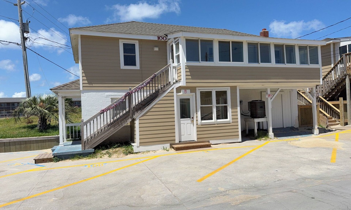 Buxton Cottage | Oceanside Accommodations - Oceanside Three Bedroom Cottage