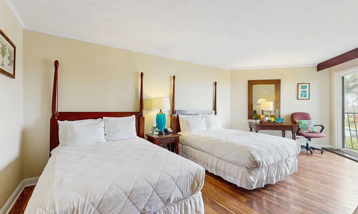 Hanamaulu Apartment | Oceanview getaway w/shared pools, gym, & hot tub - walk to the beach!
