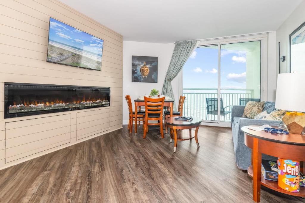 Downtown Myrtle Beach House | Oceanview KING Suite WD Pools Hot Tubs