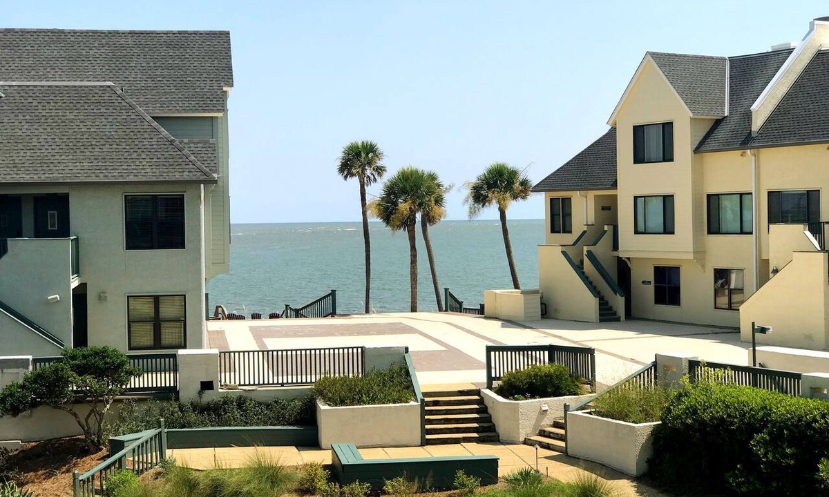 Saint Helena Island Condo | Oceanview, steps from Beach, Pool, Golf course & Restaurant, newly remodeled.