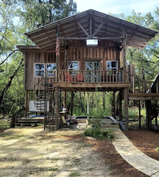 Waynesville House | Off-Grid Cabin Retreat Near Satilla River, Georgia