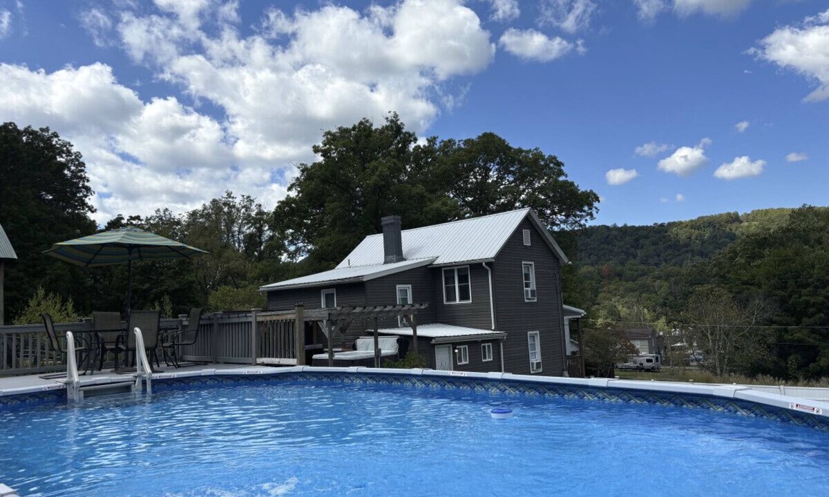 Ohiopyle House | Ohiopyle/Fallingwater Vacaction Home Private Pool/Hot Tub/Firepit/Pet Friendly