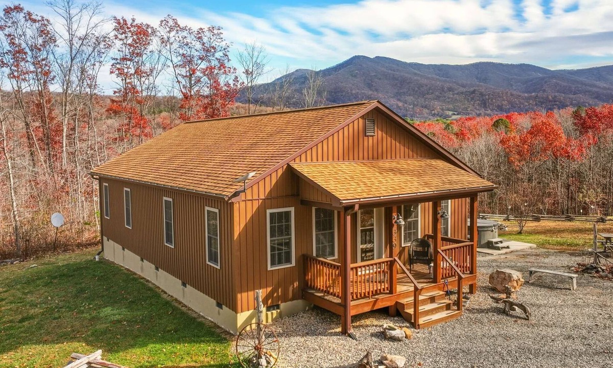 Luray Cabin | Old Wagon Ridge – Cozy Mountain Escape with Hot Tub & Views