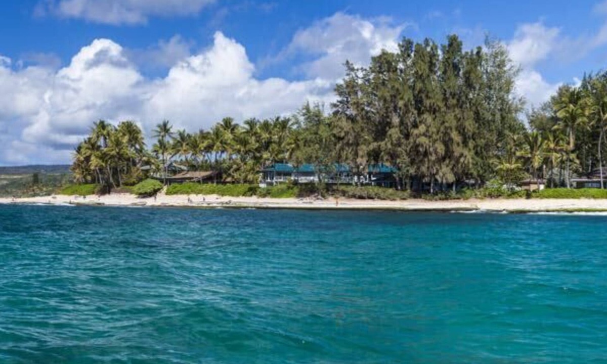 Haleiwa House | On the Ocean ~ Beautiful Home On Secluded Beach