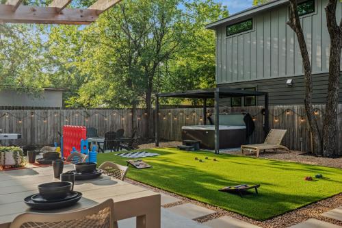 Govalle House | Onyx & Oak - Hot Tub & Backyard Oasis East Austin