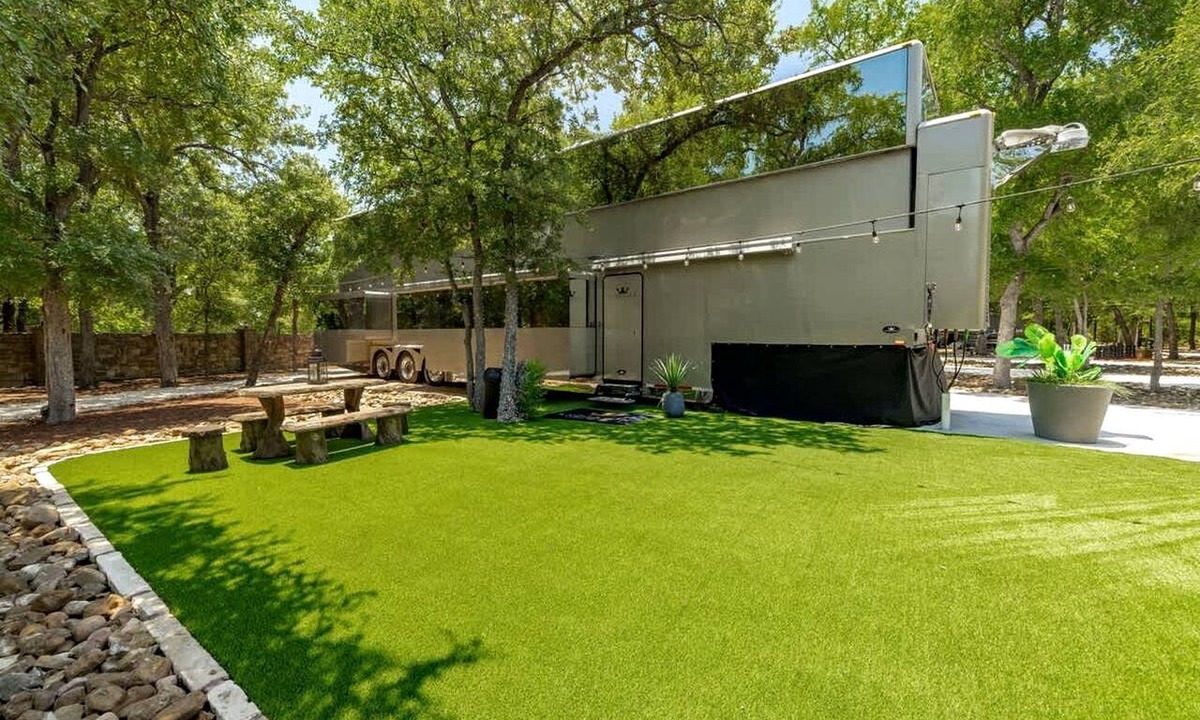 Austin Villa | Opulent Luxury Villa Retreat near Lake Walter E. Long in Texas