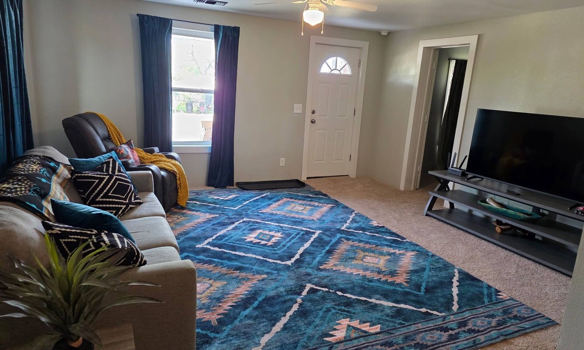 Albany House | Our house is your house. Serene 3 bed 1 bath on Albany's golf course.