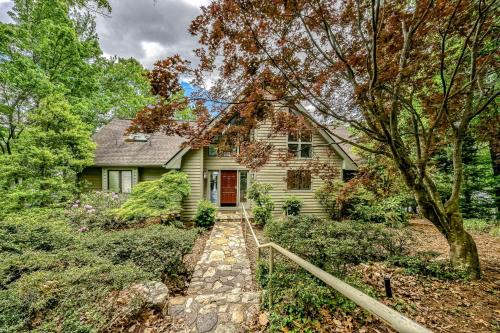 Huddleston House | Our Point of View - Lakefront home with hot tub, pool table, dock - dog-friendly