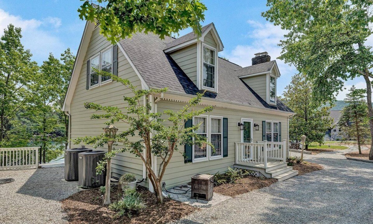 Huddleston House | OUTDOOR PROJECTS IN PROGRESS! Come Visit "The Lily Pad"!