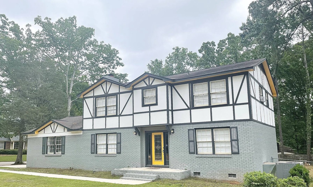 Columbia Bed & Breakfast | Over 3500 sq ft! All 4BRMs with TVs! 9 Beds for up to 12 Guests!