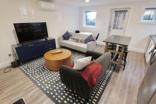 Mount Pleasant Apartment | Over on Oak St