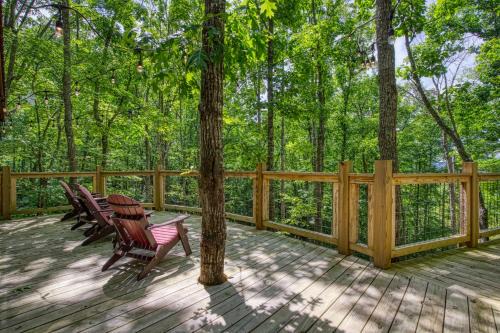 Smoky Mountains Ski Chalet | Owls Nest, Hot Tub, WIFI, Featured on Barnwood Builders, Free Attraction Tickets!