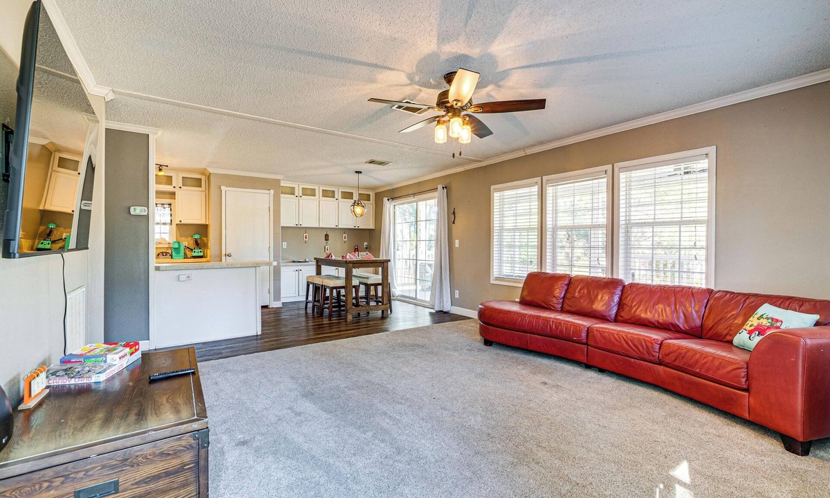 High Springs House | Paddle, Swim & More! Charming Home in High Springs