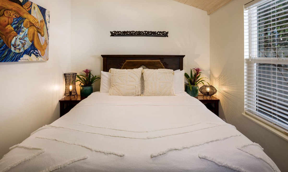Paia Hotel | Paia Inn - 1 Bedroom King Suite - Garden View