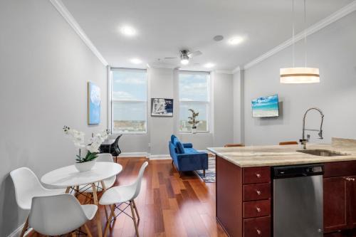Olde Kensington Apartment | Palatial 1BR with Rooftop Pool