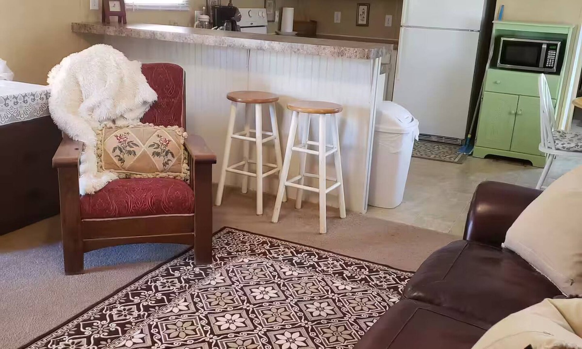 Cleveland House | Paradise Caravan 3/2 in Heart of wine country 20 min drive to Helen full kitchen